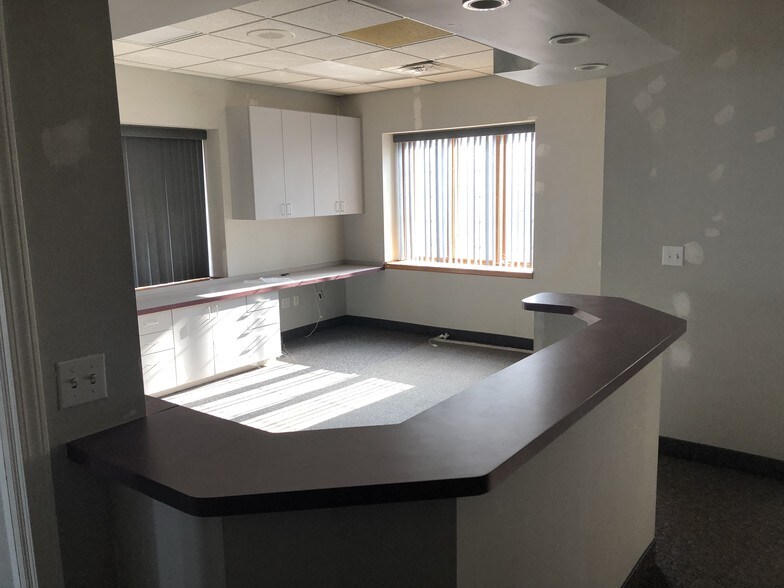 More Photos Of 37601-37649 Pembroke Ave, Livonia Office For Lease