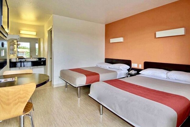 More Photos Of 311 N Bryant Blvd, San Angelo Hotel For Sale