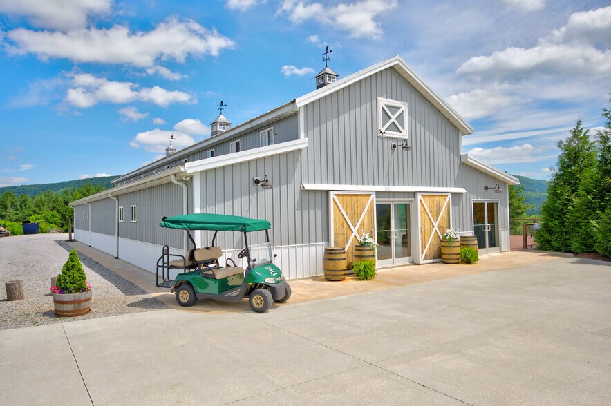 More Photos Of 639 Wagon Wheel Rd, Elk Creek Lodge Meeting Hall For Sale
