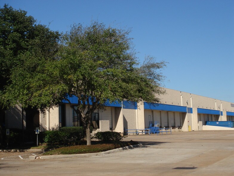 More Photos Of 2155 Silber Rd, Houston Distribution For Lease