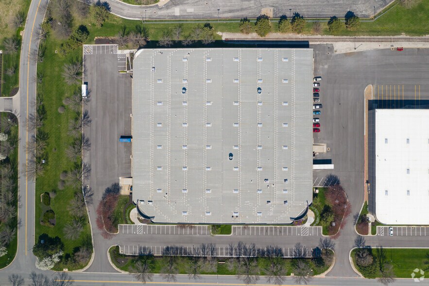 More Photos Of 15600-15618 W 99th St, Lenexa Warehouse For Lease