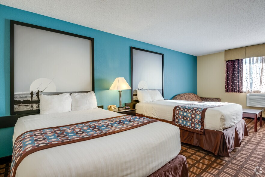 More Photos Of 917 E Milwaukee St, Whitewater Hotel For Sale