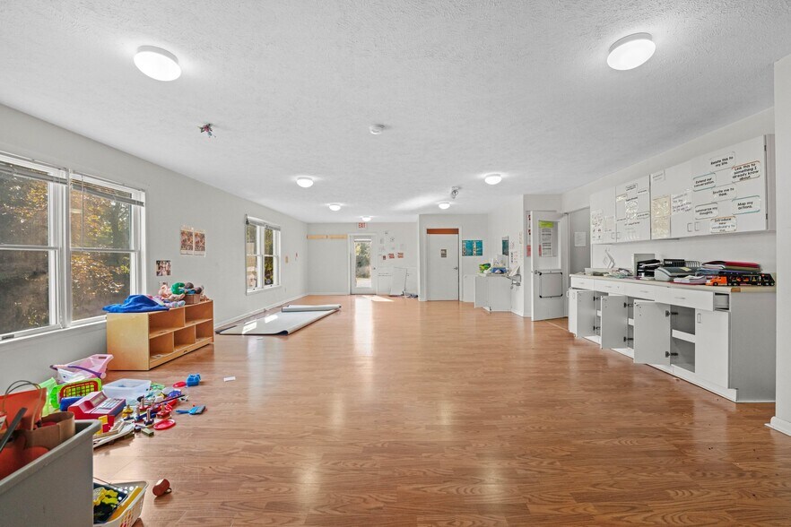 More Photos Of 1878 SW Bayshore Dr, Suttons Bay Light Distribution For Sale