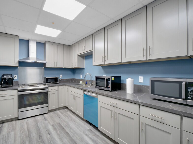 More Photos Of 6150-6164 Cherry Ave, Long Beach Warehouse For Sale