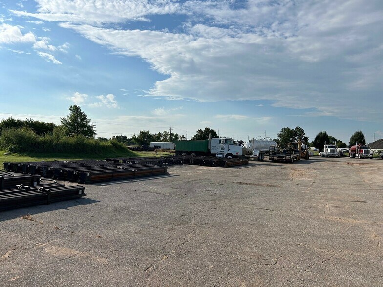 More Photos Of 2404 S Broadway St, Oklahoma City Flex For Sale