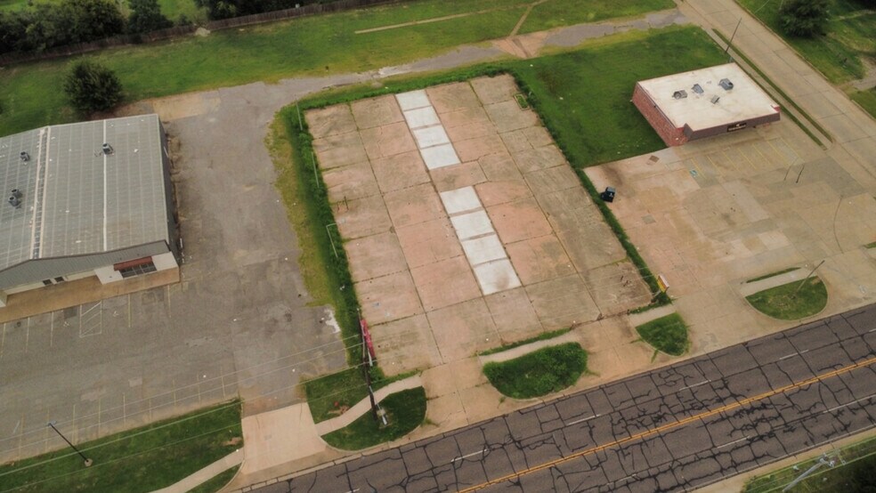 More Photos Of 9531 10th St, Midwest City Land For Lease