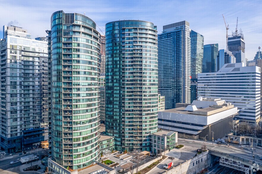More Photos Of 393 Front St W, Toronto Apartments For Lease