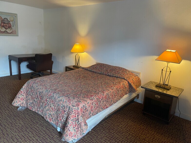 More Photos Of 711 Pasadena Fwy, Pasadena Hotel For Sale