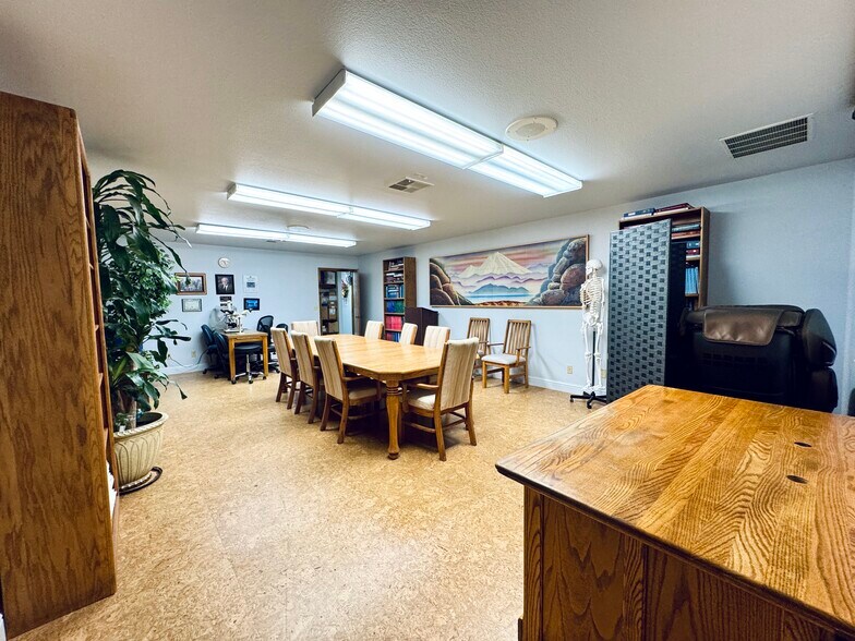 More Photos Of 2036 Railroad Ave, Redding Office For Sale