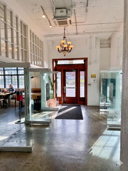 More Photos Of 3216 Gillham Plz, Kansas City Loft Creative Space For Lease