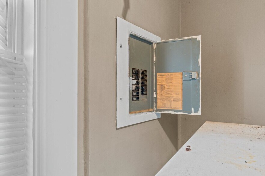 More Photos Of 210 E Lafayette Ave, Baltimore Apartments For Sale