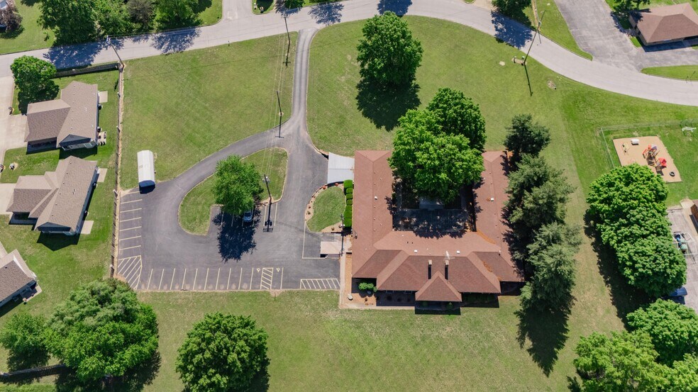 More Photos Of 807 N Briarwood Dr, Bolivar Assisted Living For Sale