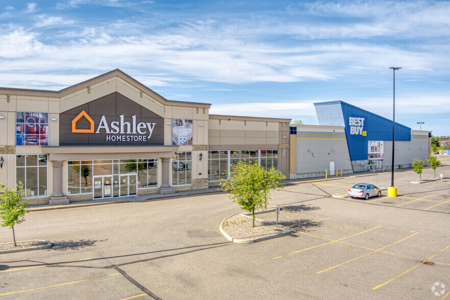More Photos Of 3700 Mayor Magarth Dr S, Lethbridge Unknown For Lease
