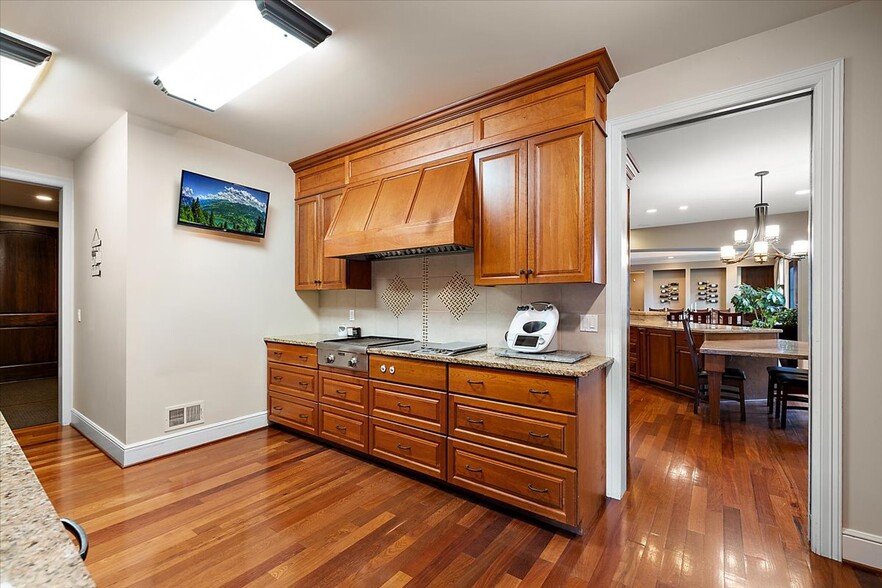 More Photos Of 1330 Oxford Rd, Bloomfield Hills Specialty For Sale