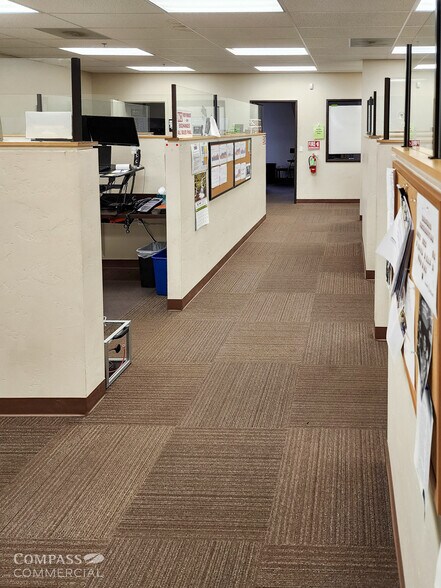 More Photos Of 63255 Jamison St, Bend Warehouse For Sale