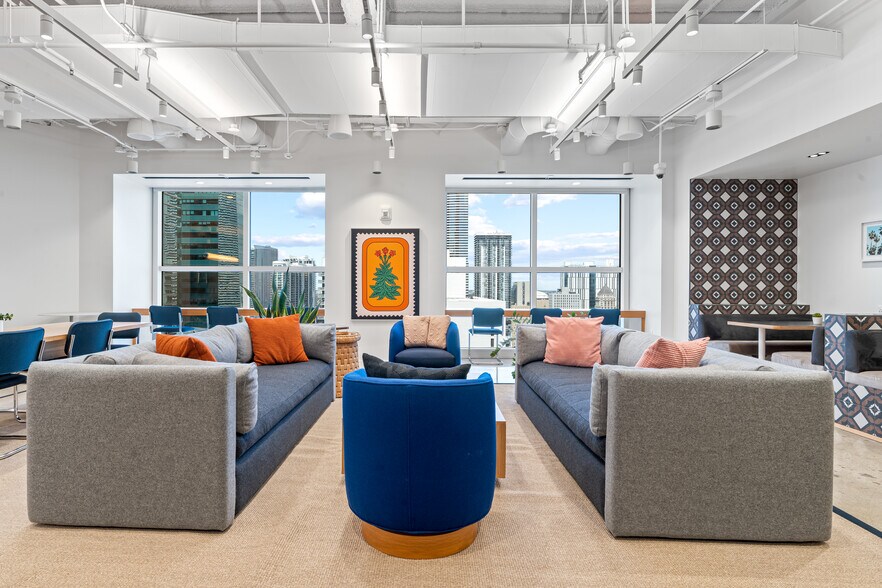 More Photos Of 200 S Biscayne Blvd, Miami Coworking Space