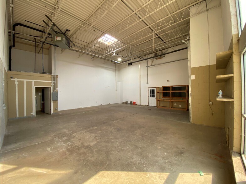 More Photos Of 12549 Holiday Dr, Alsip Warehouse For Lease