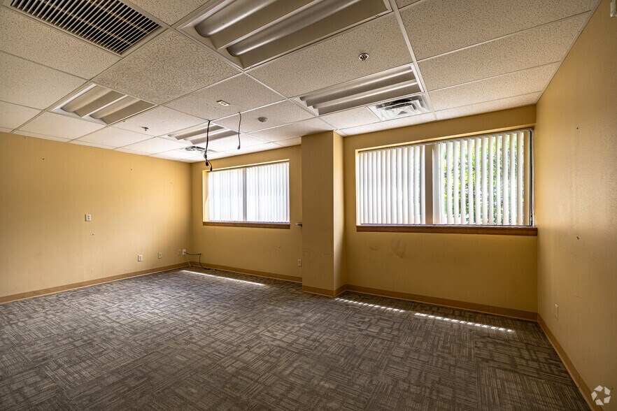 More Photos Of 1205-1227 Barberry Dr, Janesville Manufacturing For Sale