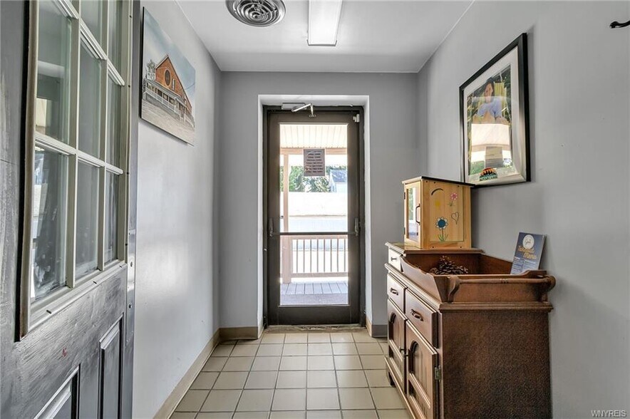 More Photos Of 1693 Quaker Rd, Barker Restaurant For Sale