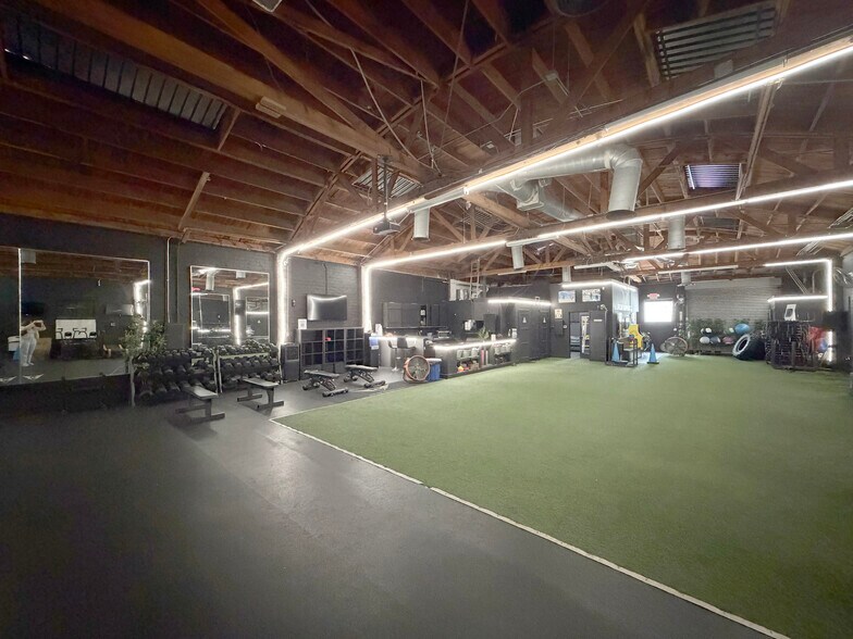 More Photos Of 6610 Lexington Ave, Los Angeles Warehouse For Lease