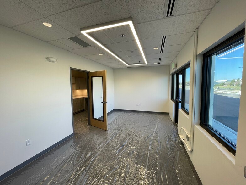 More Photos Of 6333 S Racine Cir, Centennial Light Distribution For Lease