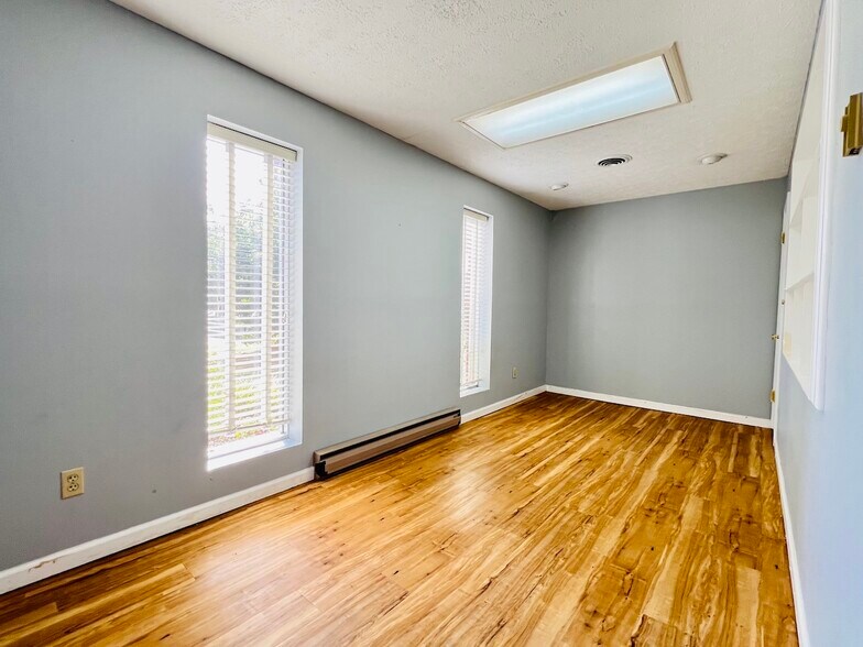 More Photos Of 414 Public Sq, Columbia Office For Sale