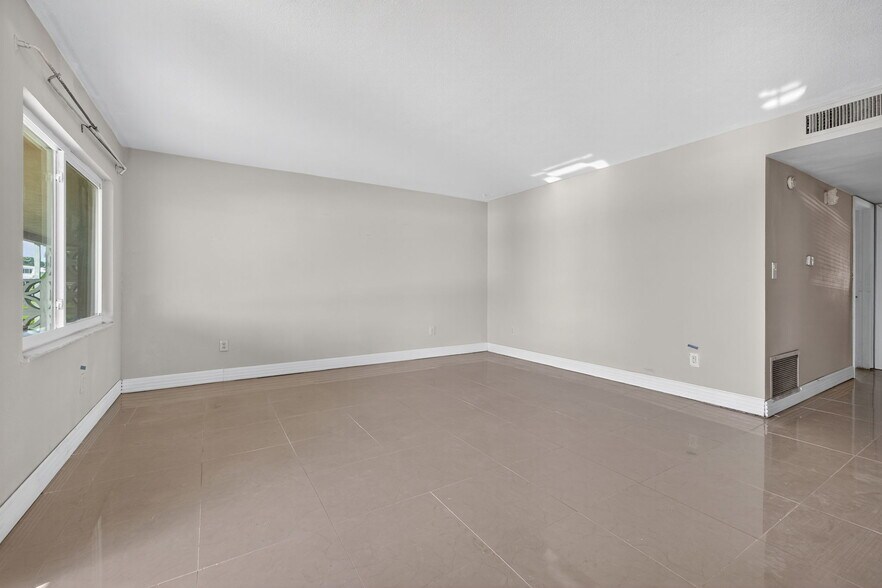 More Photos Of 275 116th Ave, Treasure Island Apartments For Sale