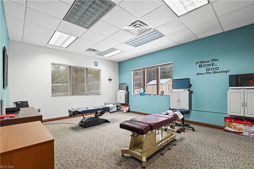 More Photos Of 260 Niles Cortland Rd NE, Warren Office For Sale