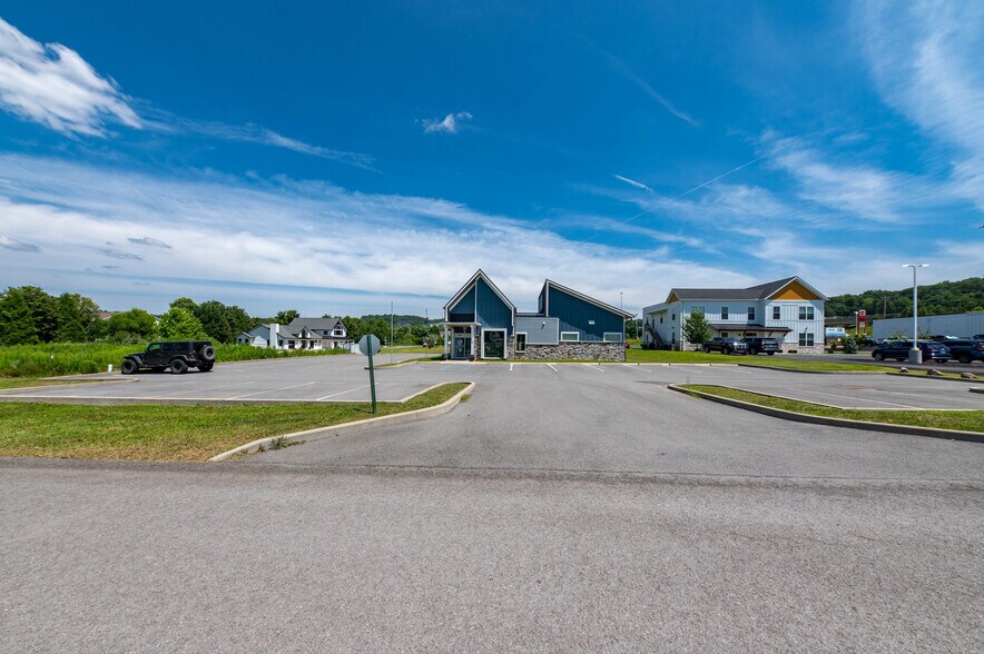 More Photos Of 74 Erin Dr, Morgantown Office For Sale