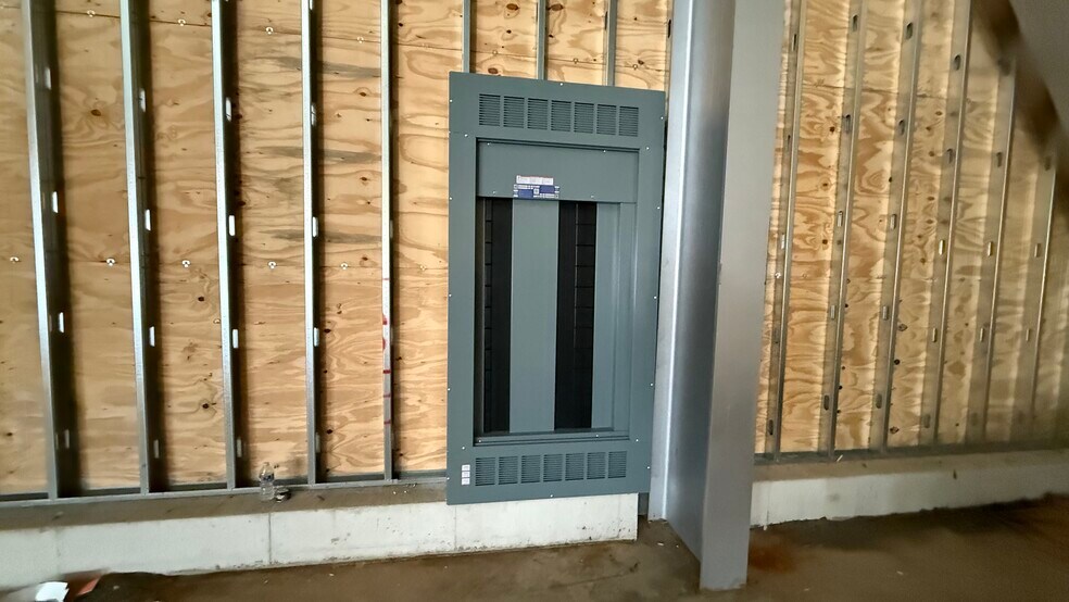 More Photos Of 2651 PA-412, Coopersburg Warehouse For Lease