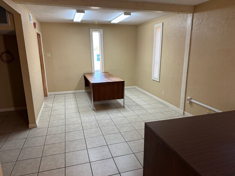 More Photos Of 4745 Fannett Rd, Beaumont Industrial For Lease