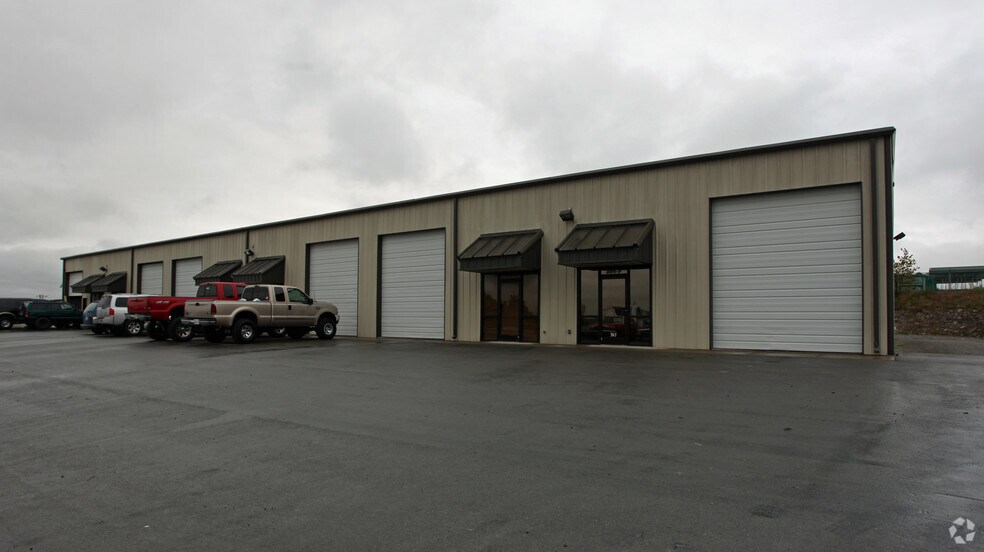 More Photos Of 304 Sand Hill Rd, La Vergne Warehouse For Lease