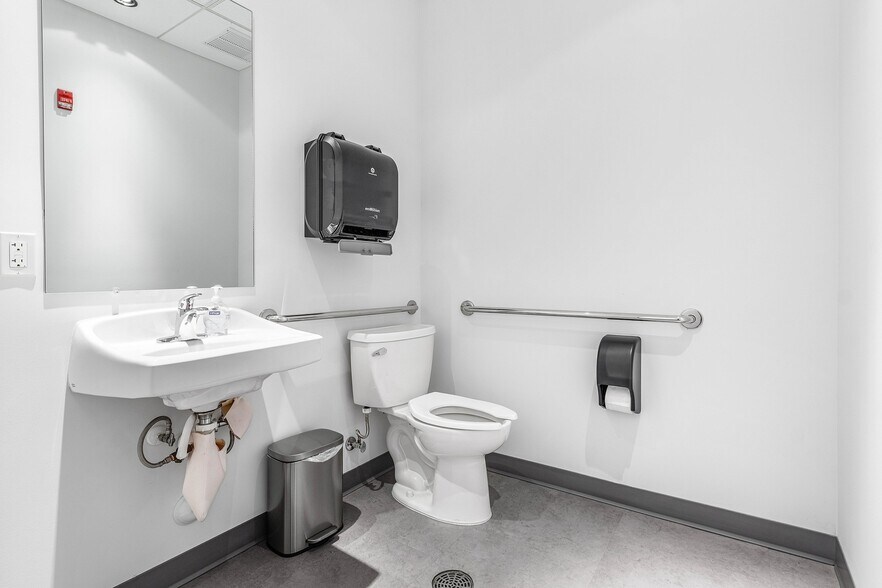 More Photos Of 226 Palm Ct, Delray Beach Medical For Sale