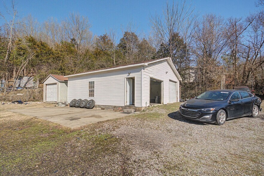 More Photos Of 1195 Louisville Hwy, Millersville Auto Dealership For Sale
