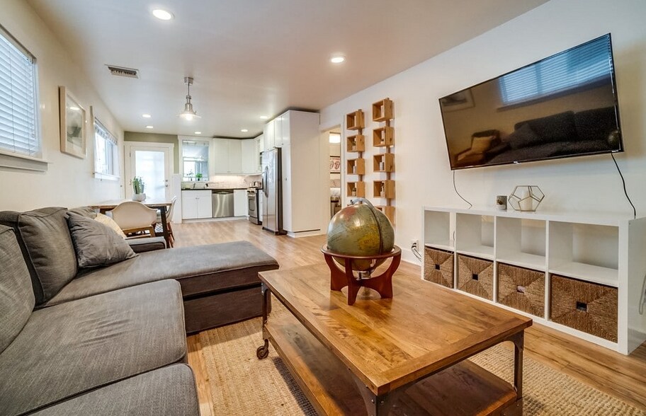 More Photos Of 32 N Venice Blvd, Venice Apartments For Sale