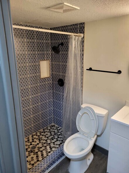More Photos Of 421 College Ave, Des Moines Apartments For Sale