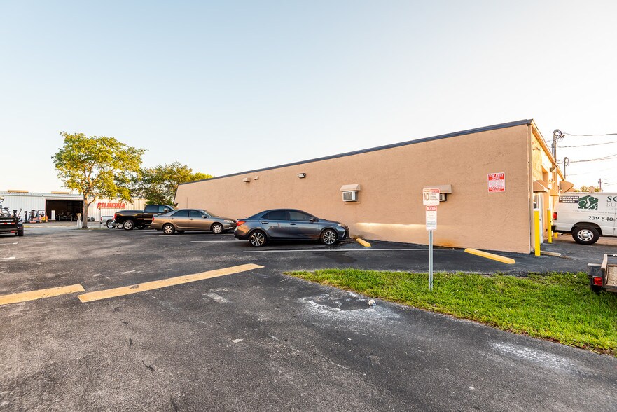 More Photos Of 1013-1017 SE 12th Ave, Cape Coral Industrial For Lease