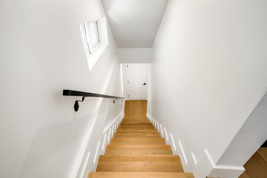 More Photos Of 6082 W 18th St, Los Angeles Apartments For Sale