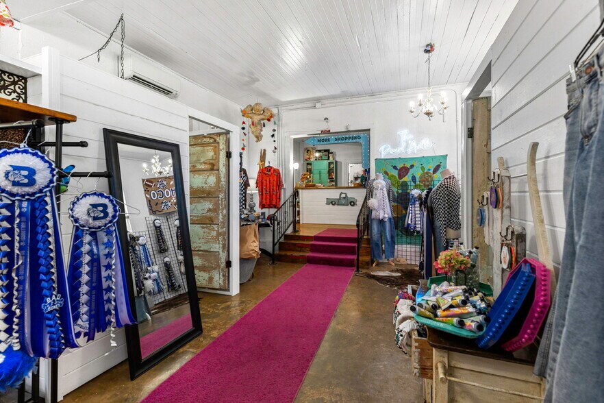 More Photos Of 322 S Main St, Boerne General Retail For Sale
