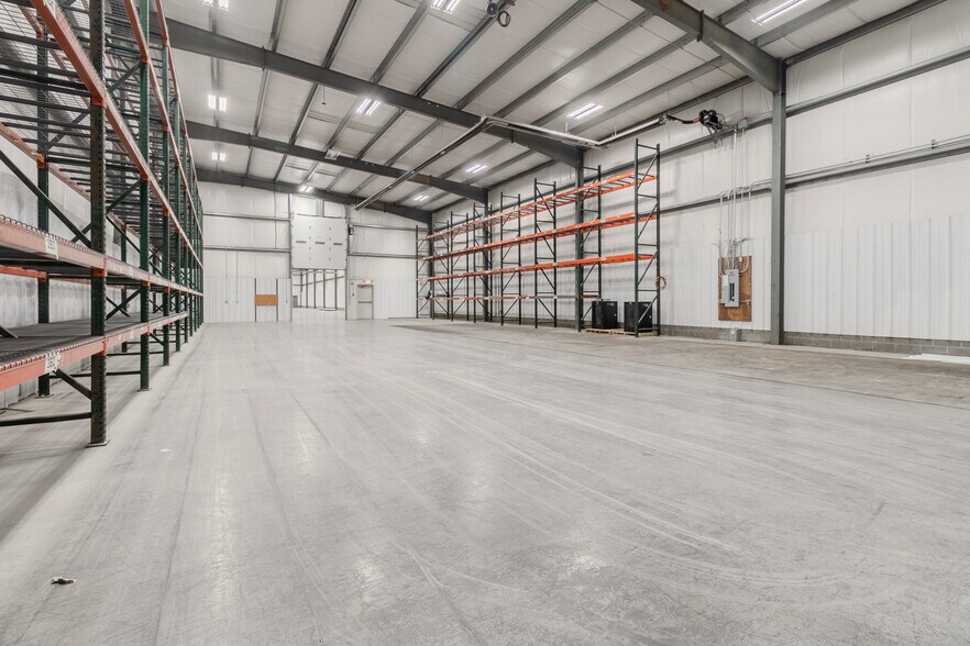 More Photos Of 5 B W Industrial, Washington Warehouse For Lease