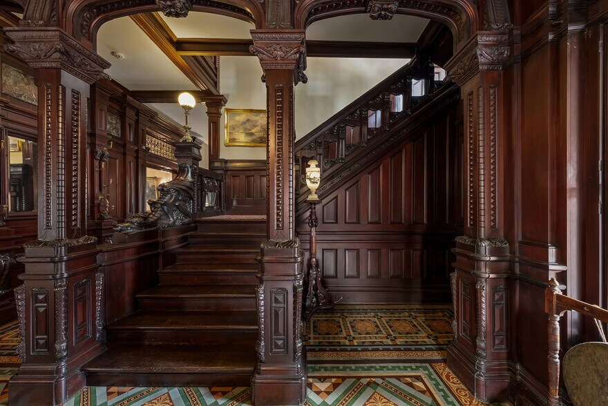 More Photos Of 809 Hall St, Saint Joseph Hospitality For Sale