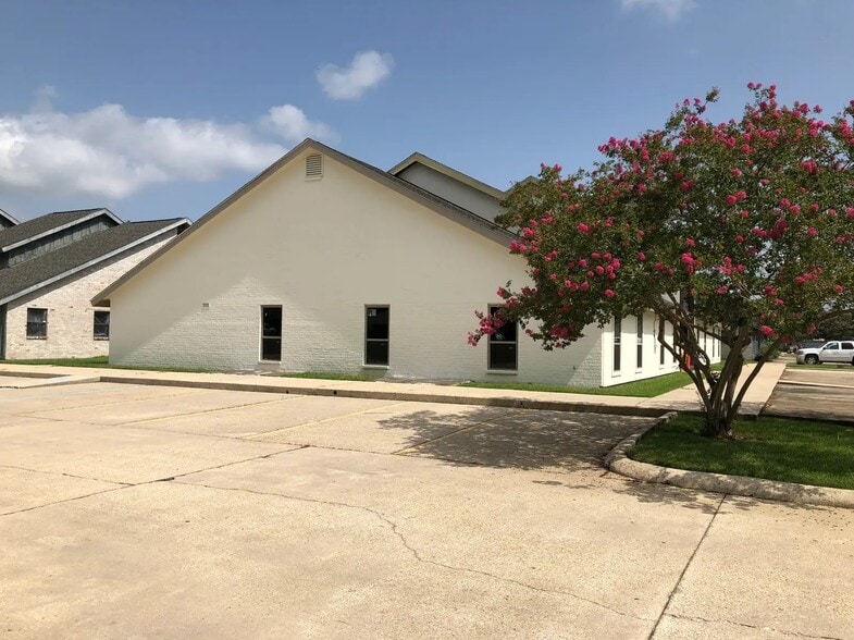Primary Photo Of 1068 E Worthy St, Gonzales Office For Lease