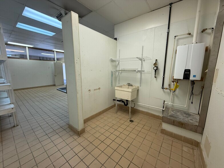 More Photos Of 1335 Railroad St, Paso Robles Storefront For Lease