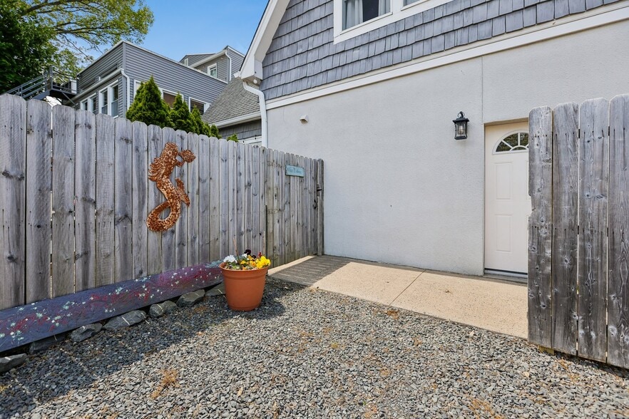 More Photos Of 622 Main St, Avon By The Sea Storefront Retail Residential For Sale
