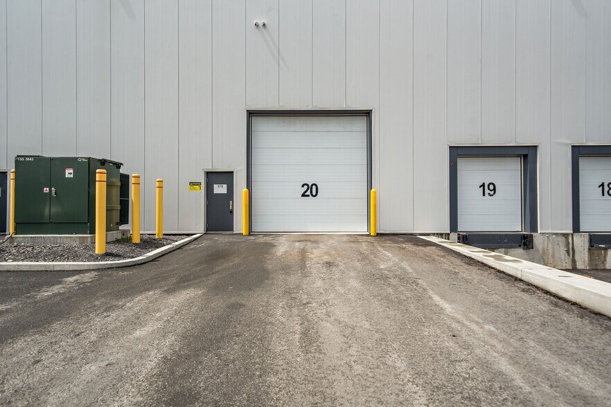 More Photos Of 960-1000 Rue Parent, St-Bruno-de-Montarville Distribution For Lease