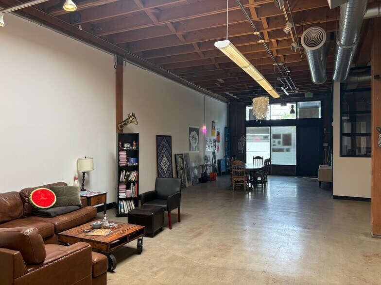 More Photos Of 711 SE Ankeny St, Portland Office For Lease