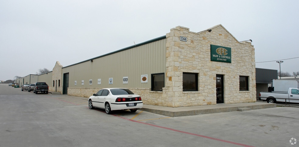 More Photos Of 1748 N Main St, Cleburne Unknown For Lease