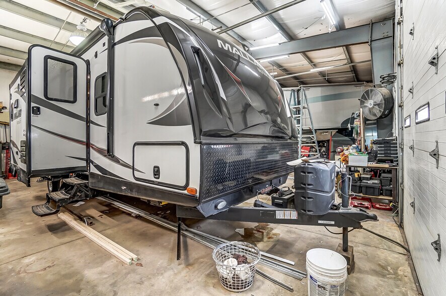 More Photos Of 20660 W Bowling Green Road, Weston Auto Repair For Sale