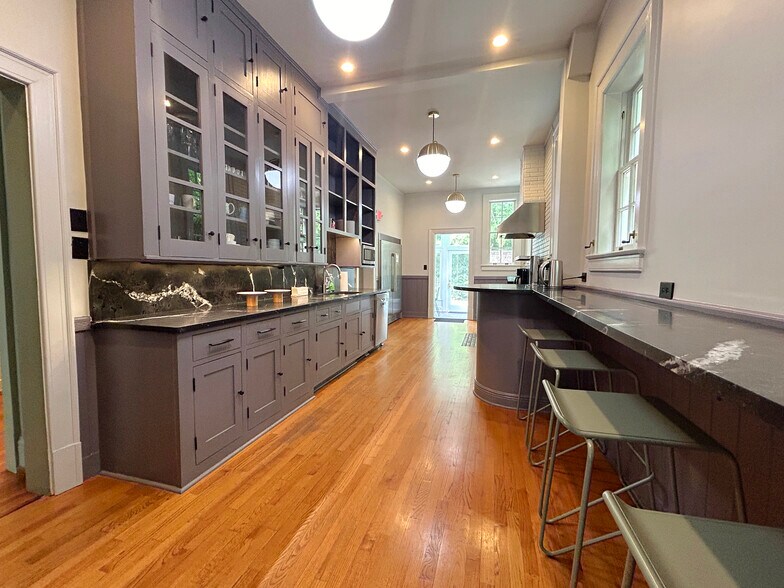 More Photos Of 821 Wake Forest Rd, Raleigh Office Residential For Sale