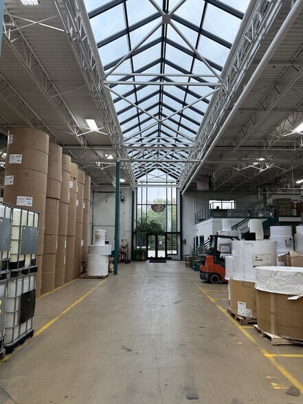 More Photos Of 7200 S 1st St, Oak Creek Manufacturing For Lease
